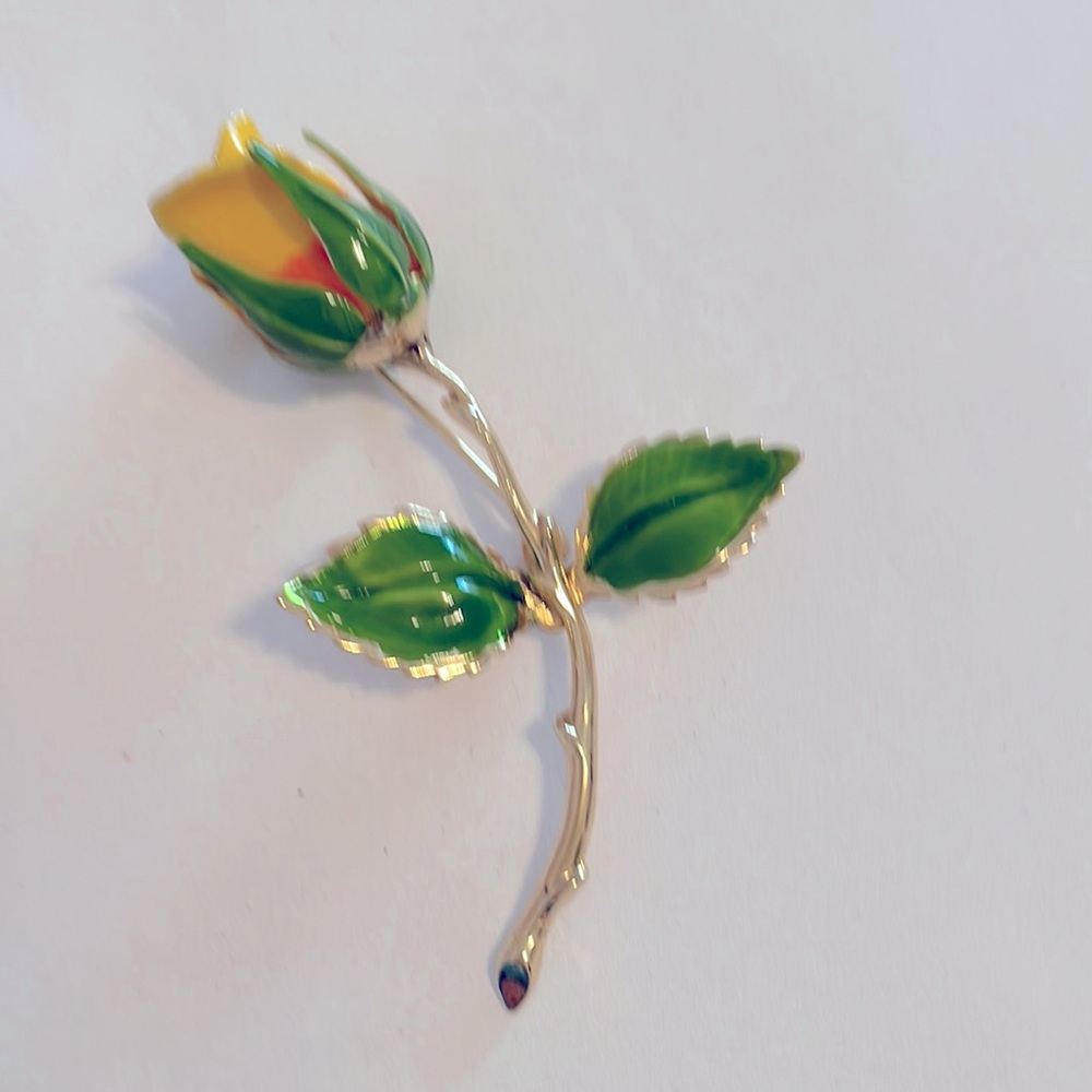 Giovanni vintage rose pin/brooch. Like new